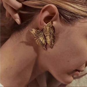 Gold butterfly earrings S728